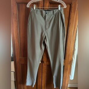 Cuts women’s trouser pants taupe M. Sporty yet professional. Excellent shape!